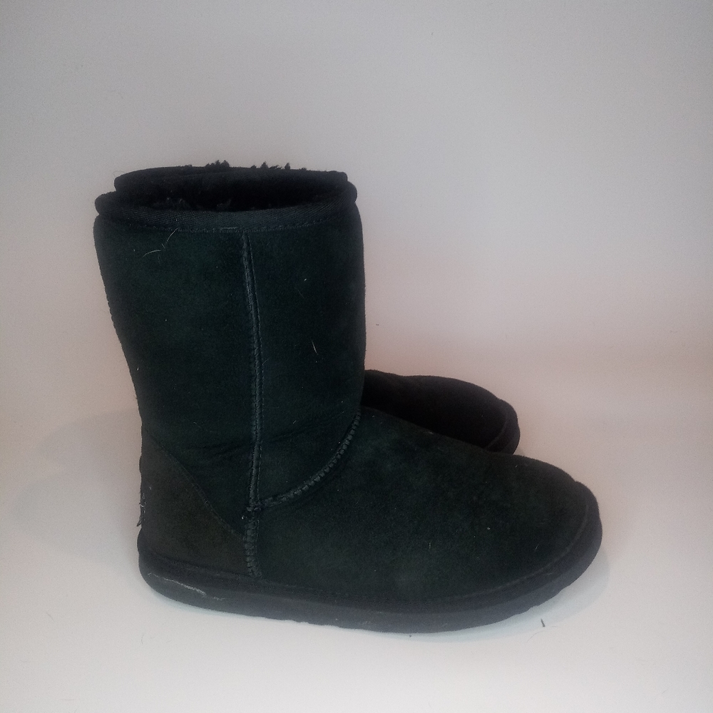UGG short black boots size 5 in womans - Picture 3 of 4